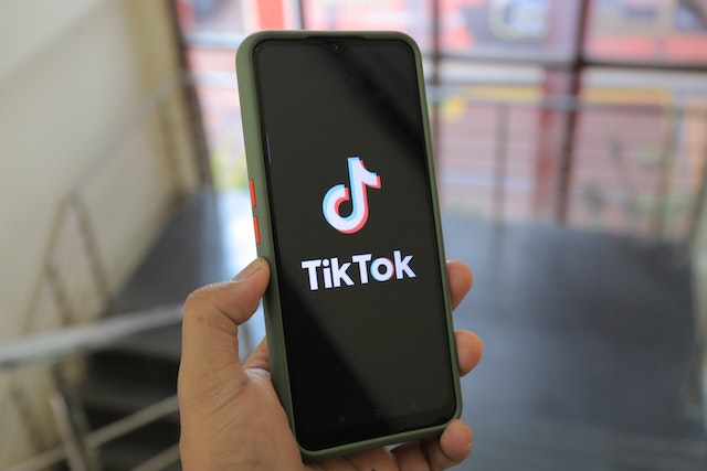 TikTok : une menace pour le bien-être et la santé mentale des jeunes