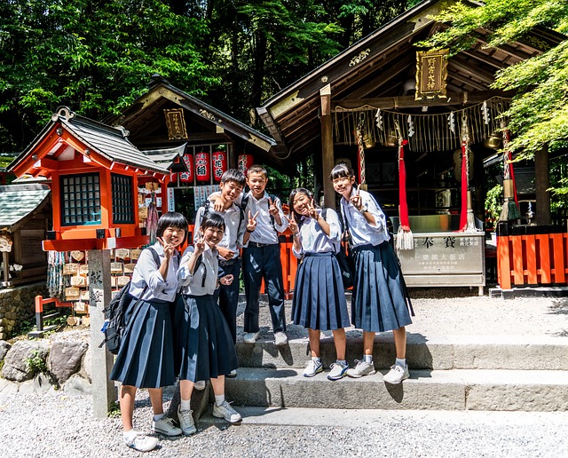 Le port de l’uniforme scolaire, tradition bien ancrée ou sujet de controverse 