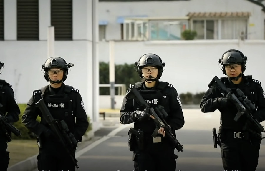 Des centaines de personnes descendent dans la rue à Qingdao pour protester contre les réformes du système de santé