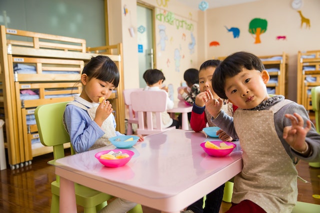 Une responsable chinoise suggère une éducation pro-nataliste pour les élèves des écoles primaires et des collèges, alors que le taux de natalité diminue