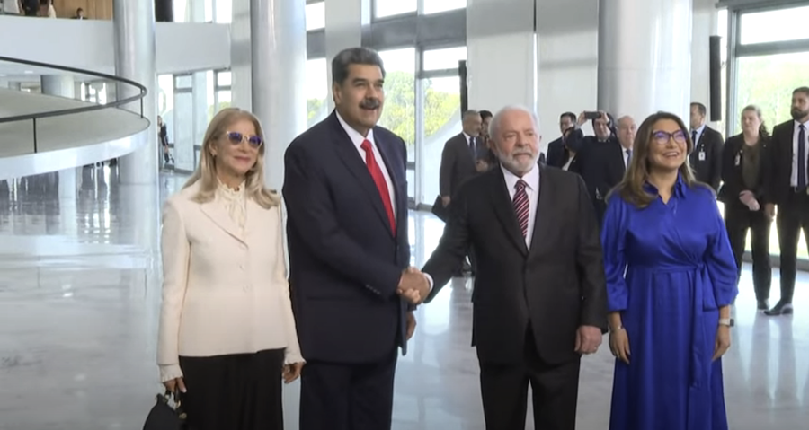 Brésil : le président Lula accueille le dirigeant vénézuélien Maduro, après quatre ans d’interdiction d’entrée