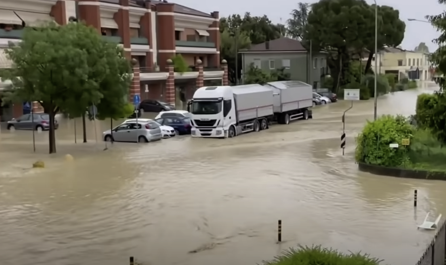 Le nord de l’Italie frappé par des inondations meurtrières, faisant au moins quatorze morts et des milliers de personnes déplacées