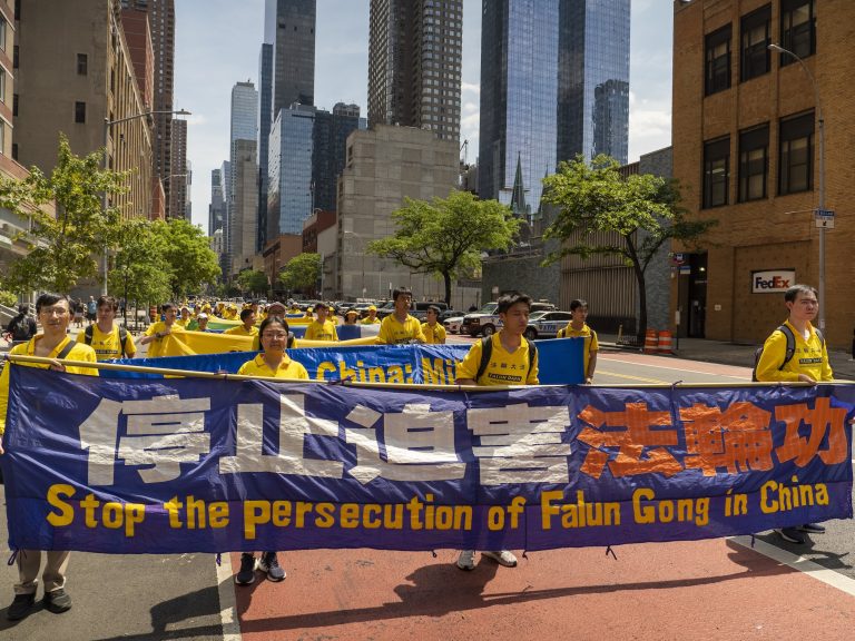 Les pratiquants de Falun Gong célèbrent la Journée mondiale du Falun Dafa à Manhattan
