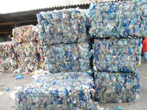 Une étude révèle que le recyclage du plastique libère des quantités massives de microplastiques dans l’environnement