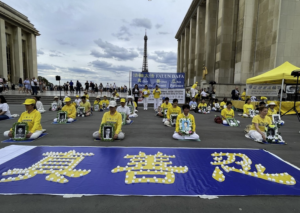 Les pratiquants du Falun Gong commémorent à Paris leur 24ème année de résistance à la persécution par le PCC