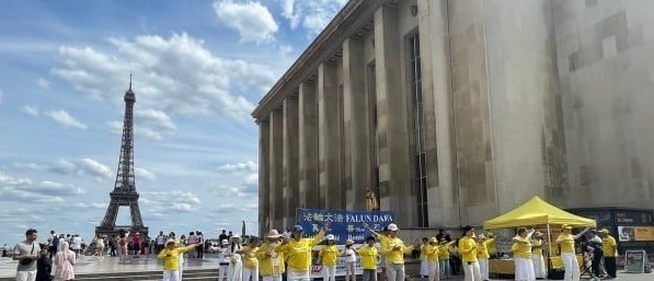 Les pratiquants du Falun Gong commémorent à Paris leur 24ème année de résistance à la persécution par le PCC