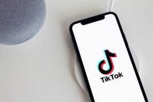 Le Sénat préconise la suspension de TikTok pour la sécurité des Français