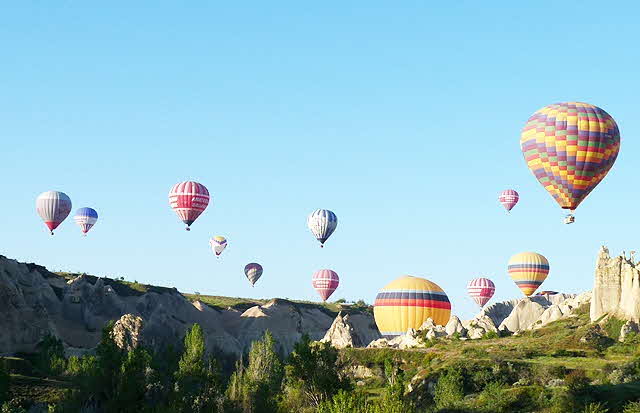 Turquie : les ballons et les cheminées de fées de la Cappadoce, une odyssée enchanteresse