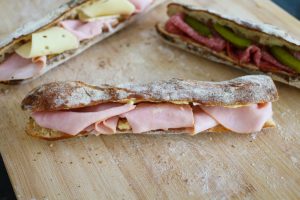 Le célèbre sandwich jambon beurre parisien