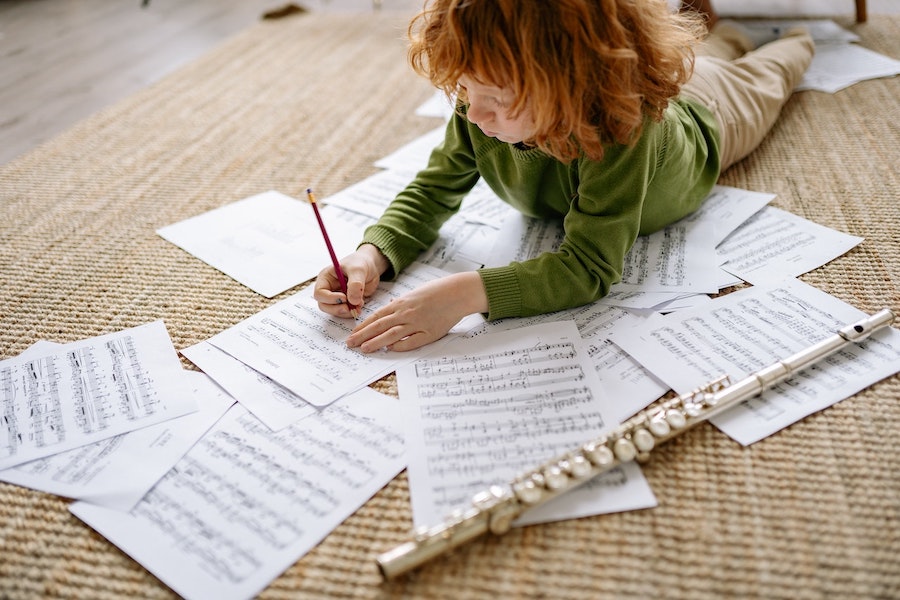Maîtriser la mélodie : sept façons dont la musique améliore les compétences mathématiques