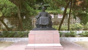 Pendant les dix ans de révolution culturelle en Chine continentale, Chiang Kai-shek faisait revivre la culture chinoise traditionnelle à Taïwan