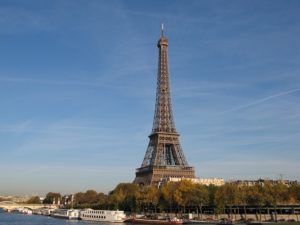 Retour en 1886, lors de la construction de la tour Eiffel