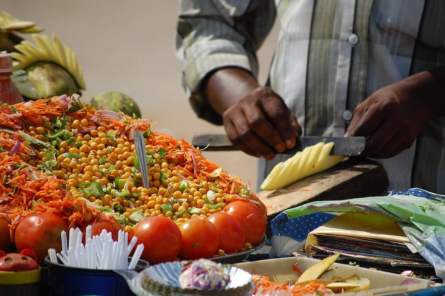 À la découverte de la cuisine de rue indienne au charme épicé 