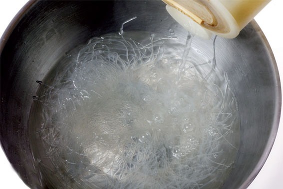 Recette facile : Potage de vermicelles transparents au poulet