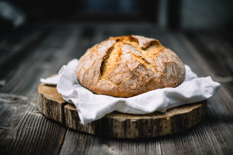 L’alimentation saisonnière répartie sur les douze mois de l’année, le pain au levain aux grains entiers : janvier (9/12)