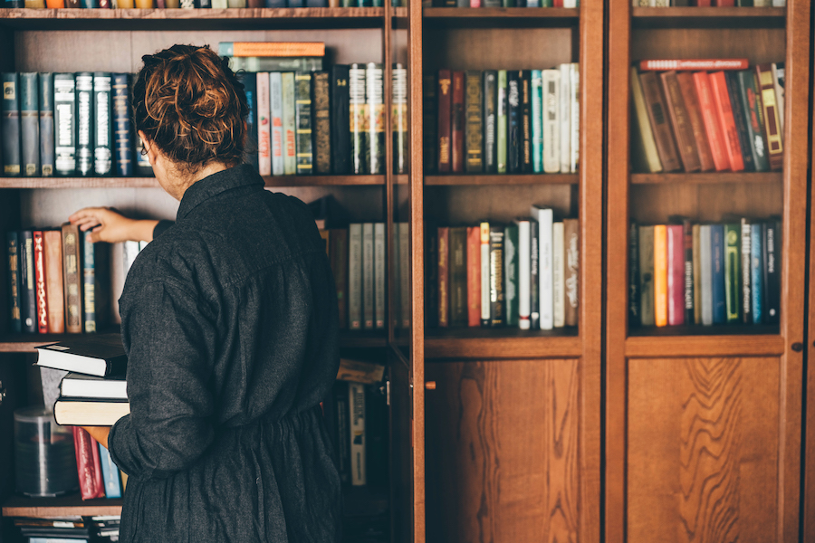 L’art du Tsundoku : pourquoi posséder des livres sans les lire est bénéfique pour vous