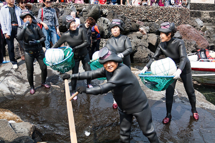 Haenyeo : les sirènes plongeuses de Corée du Sud 
