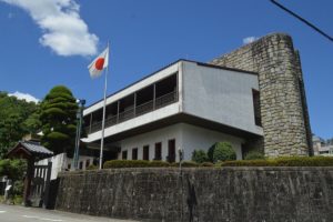 La Banque centrale japonaise relève ses taux d'intérêt pour la première fois en dix-sept ans