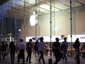 Le ministère américain de la justice poursuit Apple pour avoir prétendument créé un monopole illégal