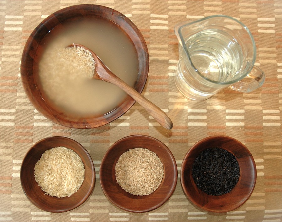 Secrets anciens : l’eau de riz pour des cheveux sains
