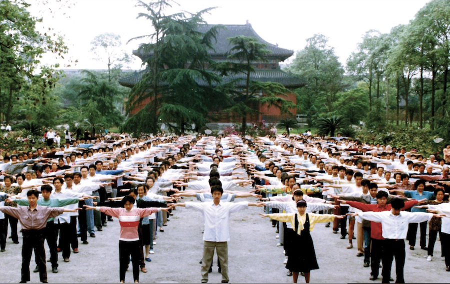 Shen Yun fascine aussi les enfants
