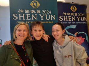 Shen Shen Yun : une enseignante de CE1 et ses enfants découvrent la mythologie chinoise : une enseignante de CE1 et ses enfants découvrent la mythologie chinoise Laurence Lefebvre
