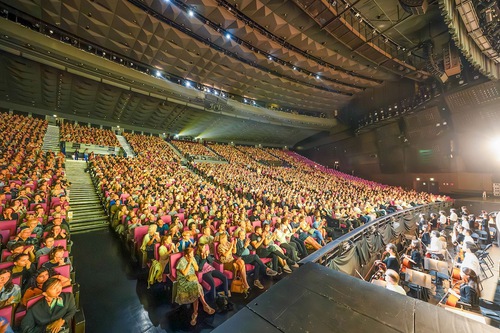 Shen Yun achève sa saison 2025 en France et aux États-Unis : Propager la lumière