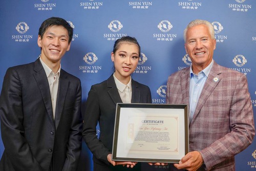 Shen Yun achève sa saison 2025 en France et aux États-Unis : Propager la lumière