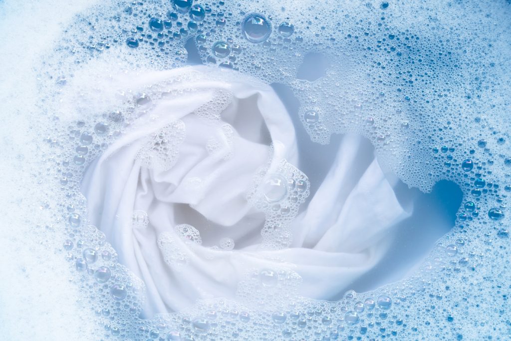 Astuces naturelles pour raviver votre linge blanc