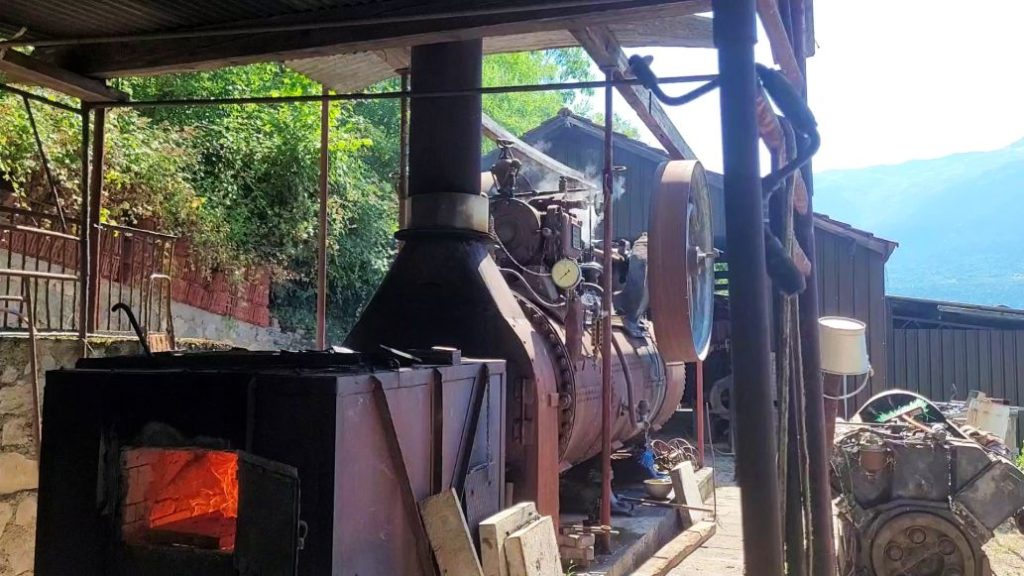 Les moteurs rugissent au Village-Musée de la Combe de Savoie