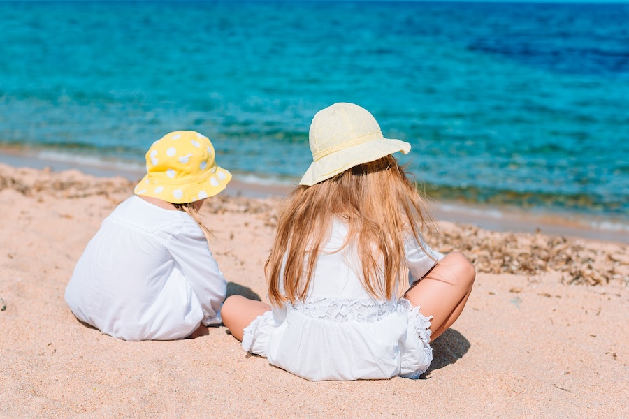 Les enfants peuvent être plus vulnérables à la chaleur : quelques conseils pour les protéger cet été
