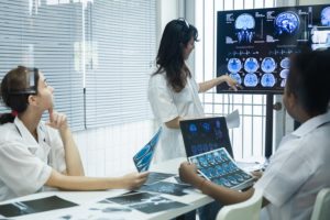 Décrypter la cause d’une maladie grave grâce à la thérapie de régression des vies antérieures