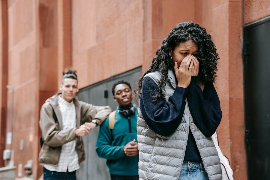 Huit pensées toxiques qui créent silencieusement un mauvais karma