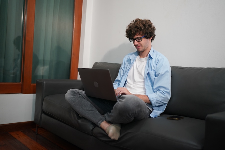 La position assise, debout, ou allongée pendant une période prolongée peut nuire à votre santé