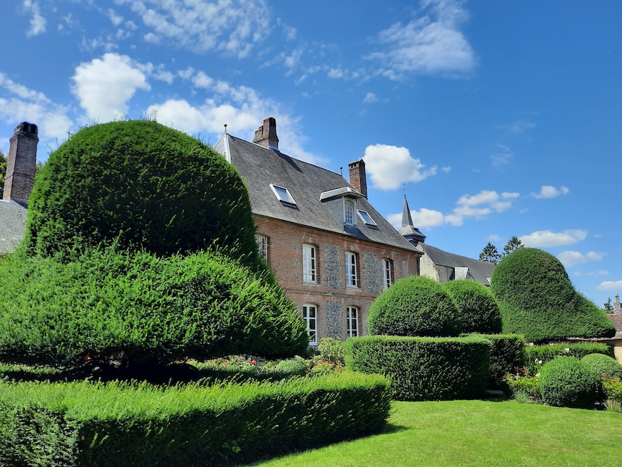 À Gerberoy, le Jardin Des Ifs monumentaux, un lieu intemporel... 