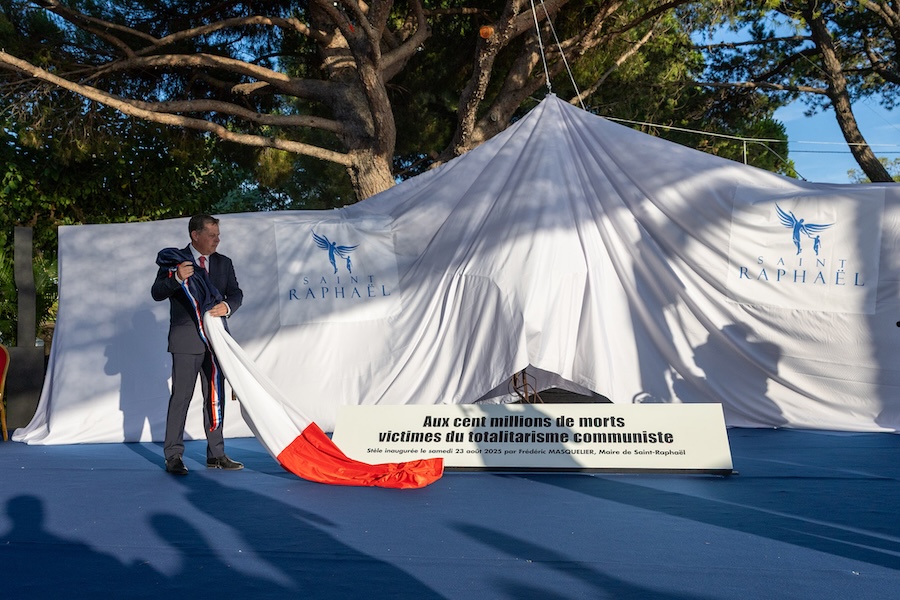Inauguration du premier monument dédié aux victimes du totalitarisme communiste à Saint-Raphaël