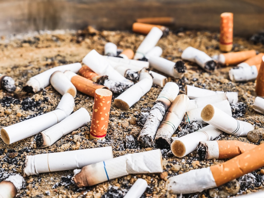 Inutiles, polluants… faut-il interdire les filtres de cigarettes 