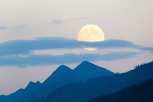Les trois légendes de la lune : histoire fascinante de la fête de la mi-automne/