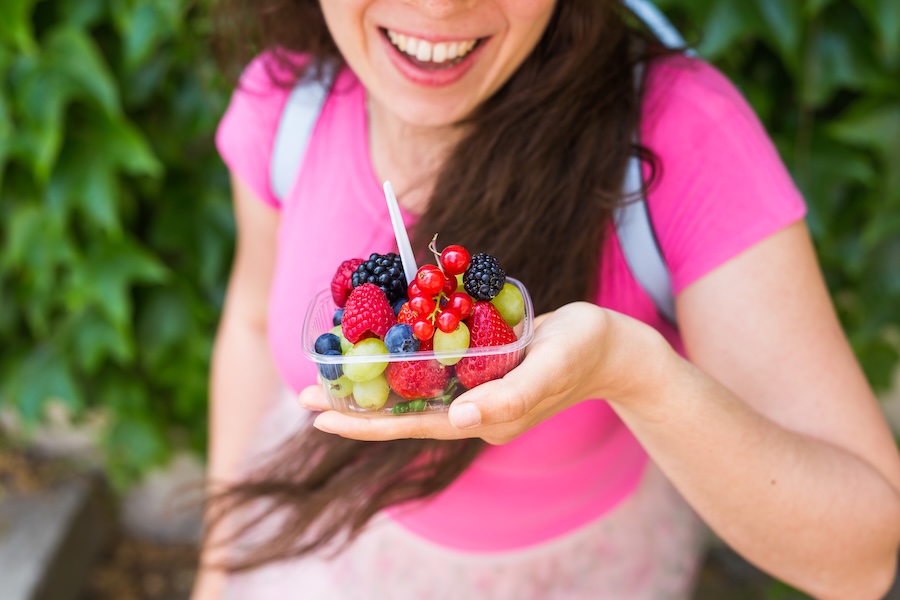 Détox du sucre, réduction des glucides, un médecin explique pourquoi vous devriez maintenir les fruits au menu