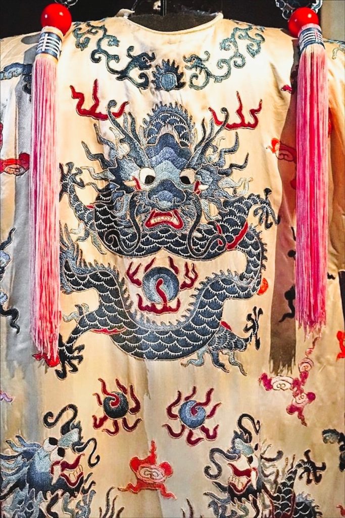 Le développement des motifs de broderie chinoise : entre mythe, art et raffinement