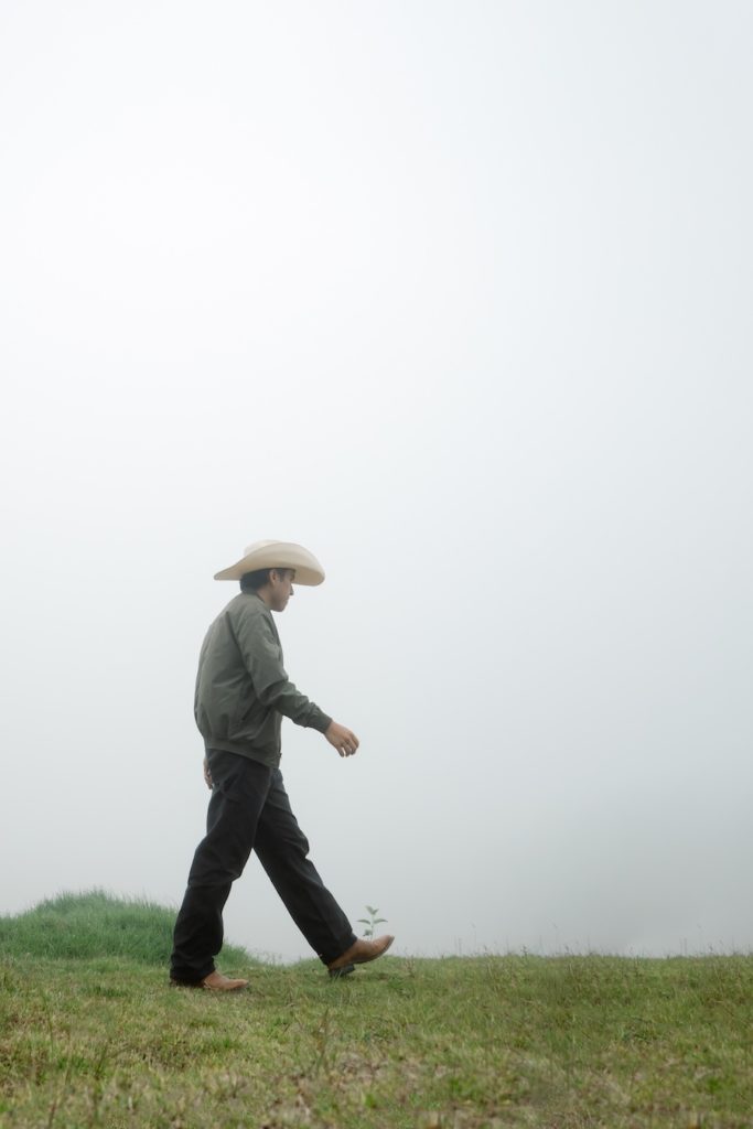 L’influenceur le plus lent au monde prône la pleine conscience rurale et l’art du silence numérique