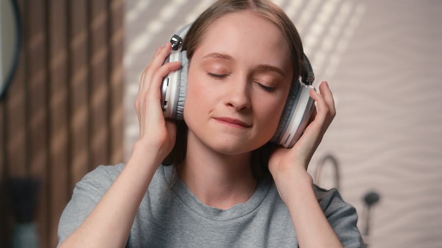 La science des vers d’oreille : pourquoi certaines chansons nous restent-elles si facilement en tête