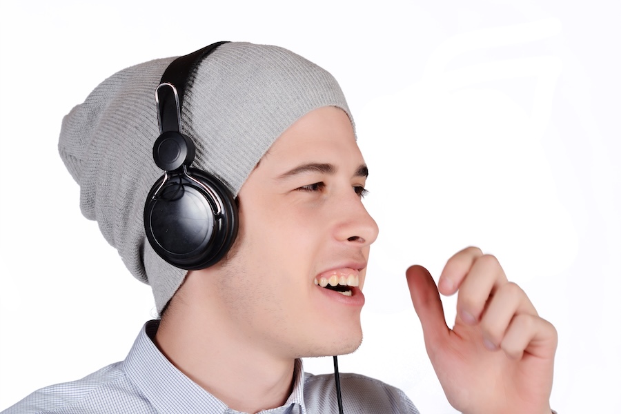 La science des vers d’oreille : pourquoi certaines chansons nous restent-elles si facilement en tête