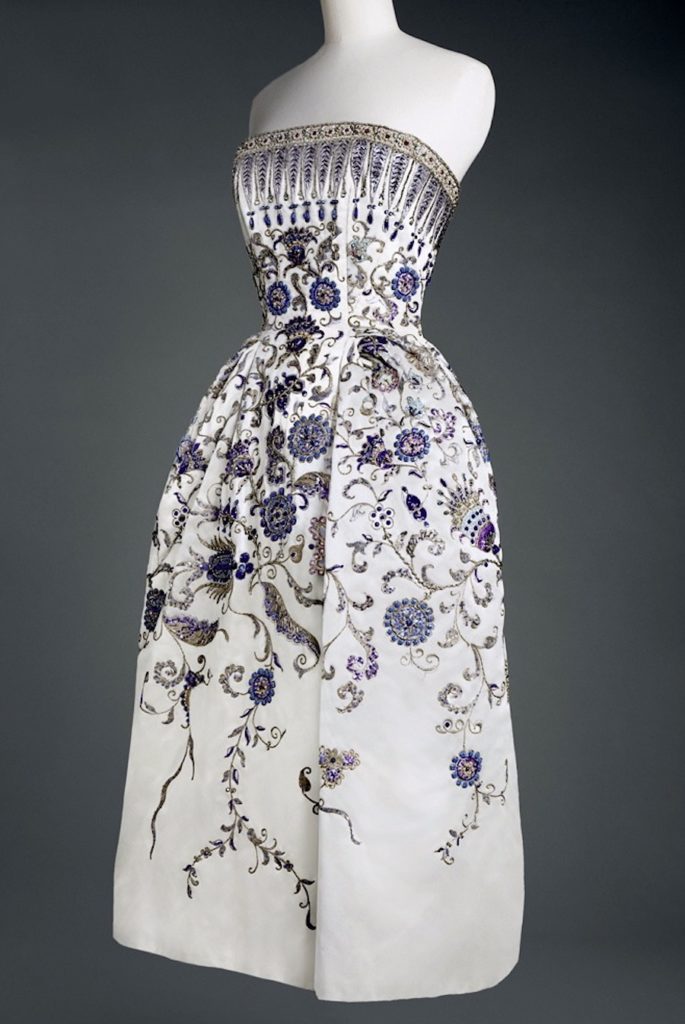 Qu’est-ce qui rend une robe Dior si particulière