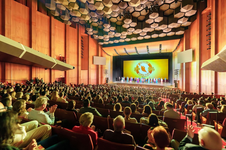 Pendant les fêtes de fin d’année, les spectateurs européens et américains ont apprécié Shen Yun : La beauté de la vie 
