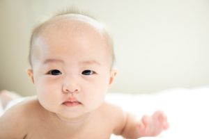 Des milliardaires chinois exploitent les failles du système américain de gestation pour autrui pour constituer des super familles