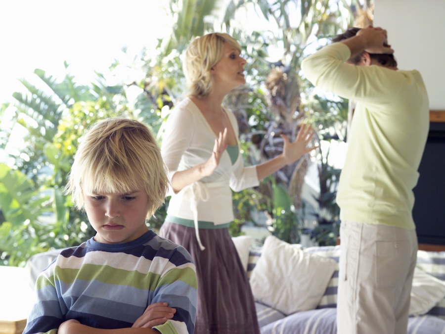 L’importance de protéger l’enfance : trois environnements qui peuvent se révéler néfastes pour les enfants