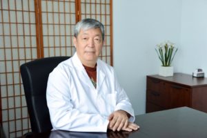 L’histoire du Dr Yang Xiaoguang, héritier d’une entreprise de médecine traditionnelle chinoise (1/2)