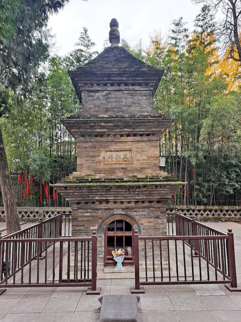 Trois chariots portant vin, femmes et soutras, le surprenant chemin vers l’éveil d'un moine des Tang