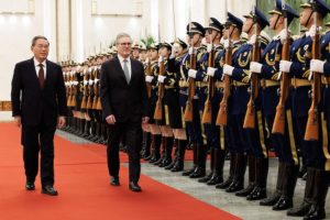 Un député hongkongais affirme que la diplomatie pragmatique du Royaume-Uni envers la Chine crée un précédent dangereux